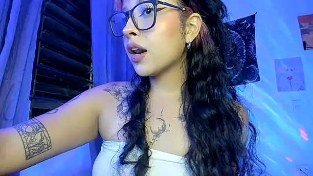 Snapshot of Sweet_mim_ chatting on October 25, 11:11 pm Sweet mim  online show from October 25, 11:11 pm