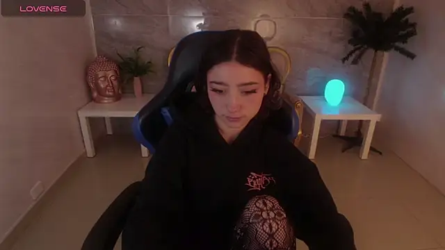 venuss09 s online show from September 19, 1:32 pm