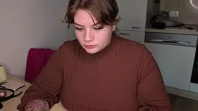 MaeNoir online show from October 22, 2:22 pm