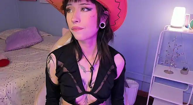 Hannahpage online show from January 15, 12:22 pm