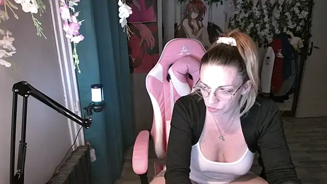 Snapshot of rubystrip chatting on October 16, 8:00 pm rubystrip online show from October 16, 8:00 pm