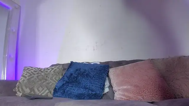 kiut lili online show from October 14, 7:27 pm