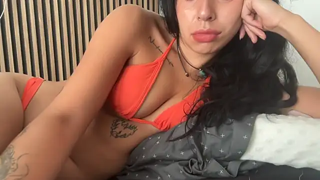 sweetbrunette22 online show from April 9, 10:48 pm