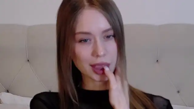 Snapshot of KarolinaConner chatting on October 14, 4:37 am KarolinaConner online show from October 14, 4:37 am