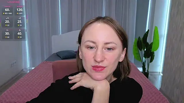 Snapshot of LuluChiiii chatting on October 20, 9:56 am LuluChiiii online show from October 20, 9:56 am