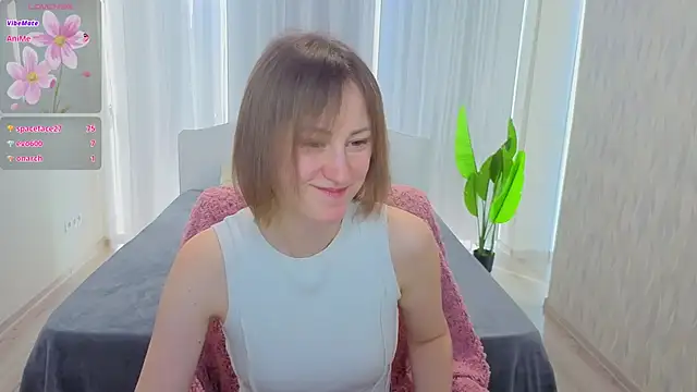 LuluChiiii online show from March 9, 1:25 pm