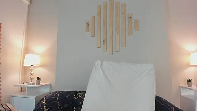 natachadiaz  online show from December 15, 11:15 am