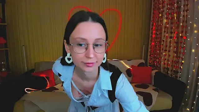 YourLovellyStory online show from February 12, 4:30 pm