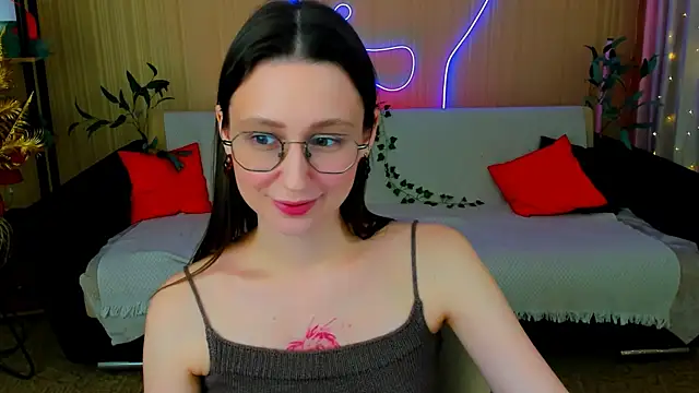 YourLovellyStory online show from April 3, 5:55 pm