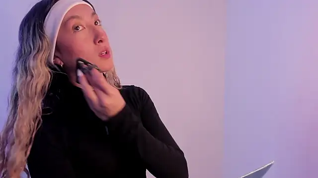 LauMiller online show from November 4, 11:43 pm