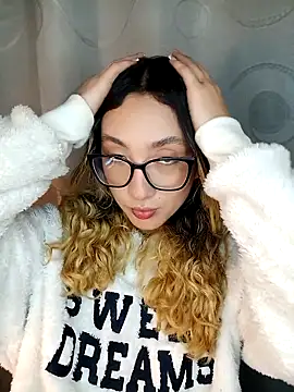 LauMiller online show from November 21, 12:34 am