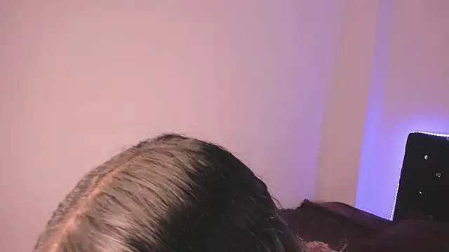 LauMiller online show from November 27, 8:01 pm