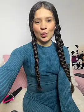 Snapshot of Emilyybennet_ chatting on October 17, 10:35 pm Emilyybennet online show from October 17, 10:35 pm