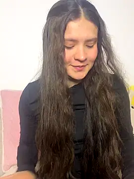 Snapshot of Emilyybennet_ chatting on October 15, 12:35 am Emilyybennet online show from October 15, 12:35 am