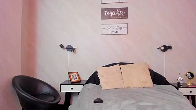 Emilia Bons online show from April 8, 12:51 pm