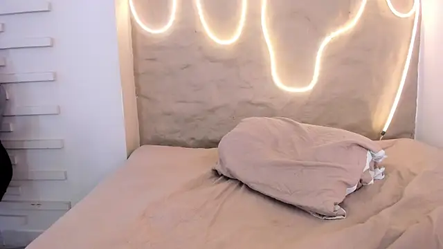 HannahToons online show from March 29, 8:46 am