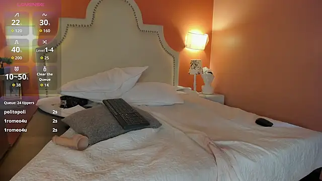 Snapshot of Violett_Salvatore chatting on September 20, 5:00 pm Violett Salvatore online show from September 20, 5:00 pm