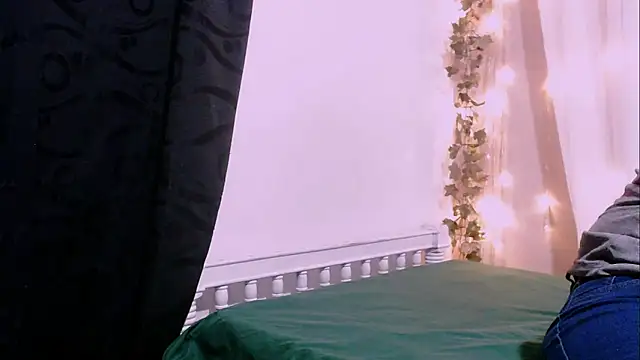 angelainparis28 online show from December 18, 5:23 am