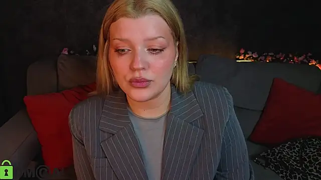Michele Greenn online show from May 31, 1:44 am