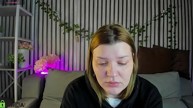 Michele Greenn online show from February 14, 1:29 am