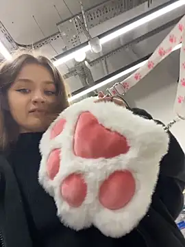 Snapshot of KittyQueeny chatting on October 4, 2:22 pm KittyQueeny online show from October 4, 2:22 pm