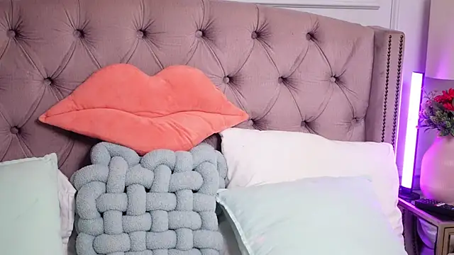 JenniferLovve online show from June 12, 4:42 am