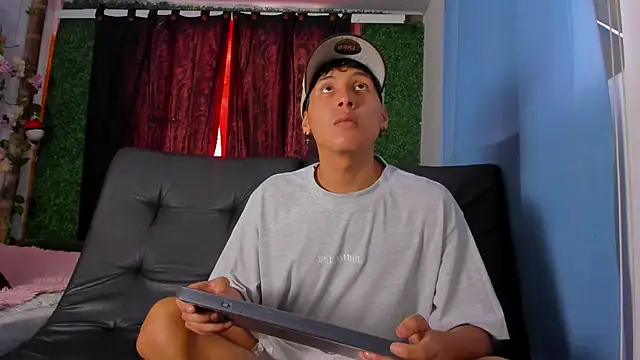 spicy adonhis online show from November 6, 2:23 pm