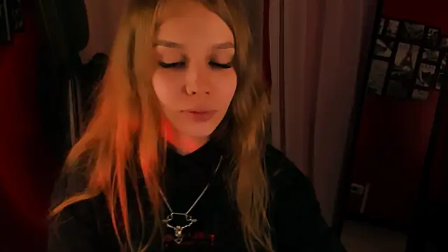Snapshot of Selen_hells_weet chatting on September 20, 6:17 pm Selen hells weet online show from September 20, 6:17 pm