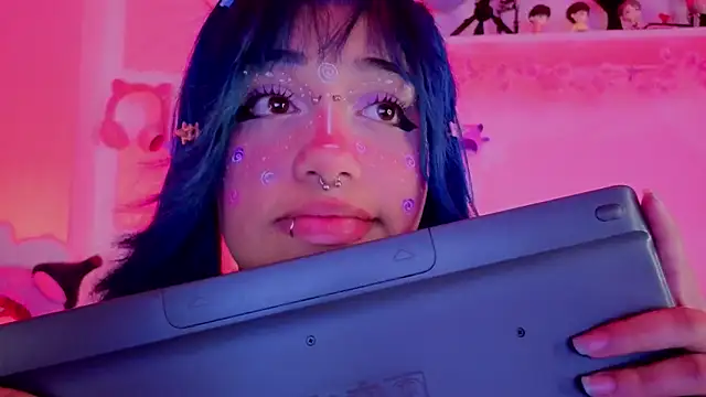 zoelight18 online show from January 9, 9:19 pm