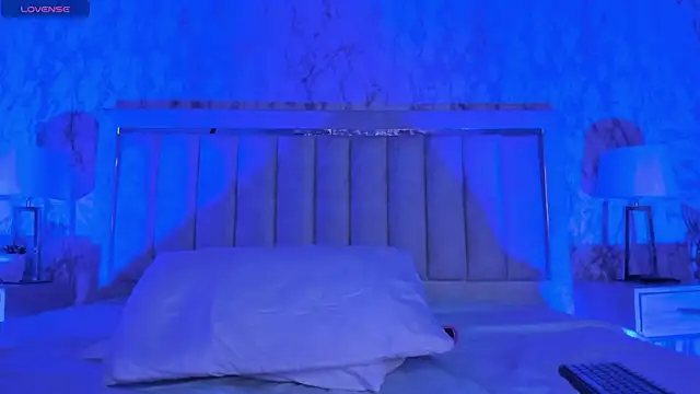 AlaiaMoretti online show from October 26, 5:47 am