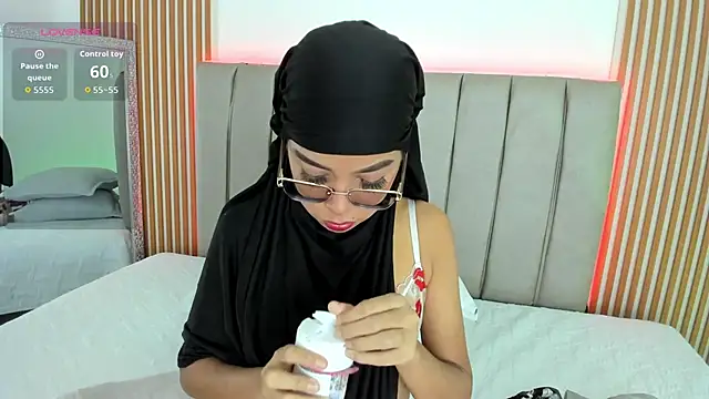 Snapshot of naishaa_ chatting on October 6, 6:56 pm naishaa online show from October 6, 6:56 pm