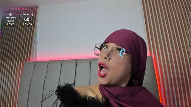 naishaa  online show from November 28, 6:55 pm