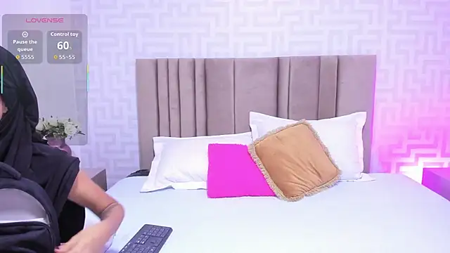 naishaa  online show from December 16, 6:47 pm