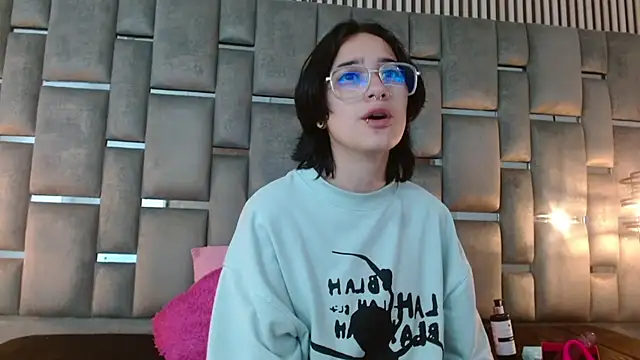 katalinathxandbritney1 online show from September 10, 12:54 am