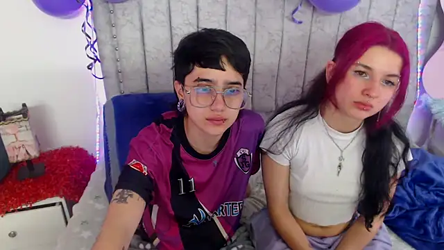 katalinathxandbritney1 online show from February 18, 4:44 am