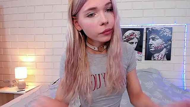 Snapshot of Blondy_Fina chatting on September 14, 4:54 am Blondy Fina online show from September 14, 4:54 am