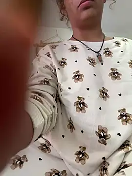 lilcubangoddess online show from January 16, 4:14 pm