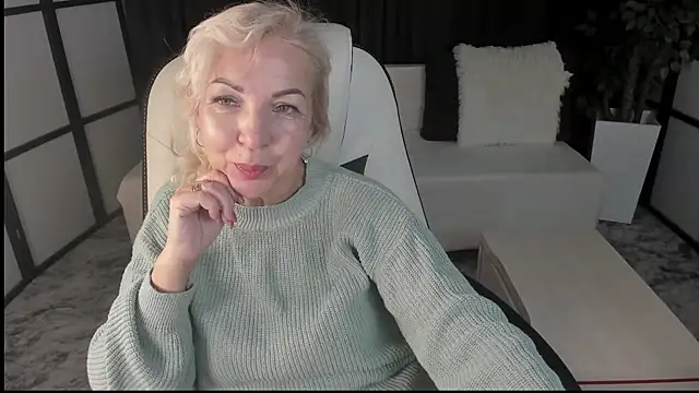 LiliaMoons online show from November 14, 8:14 am