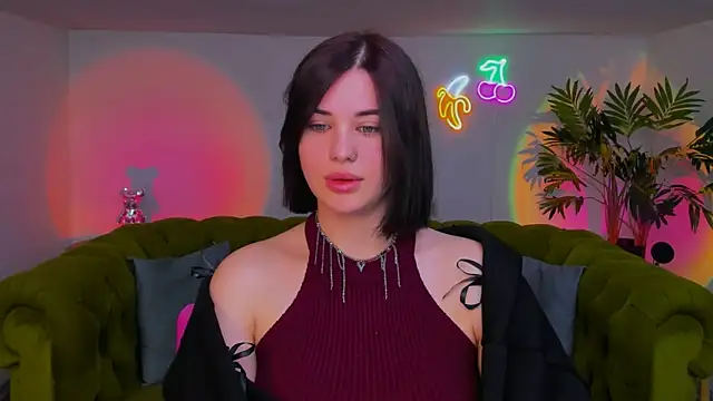 lil angel  online show from November 14, 6:13 am