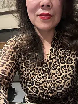 anna yngs online show from March 25, 10:51 am