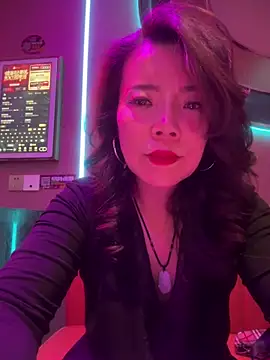 anna yngs online show from March 23, 8:31 am