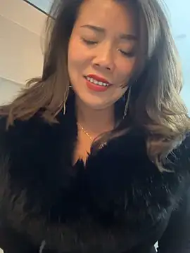 anna yngs online show from December 4, 2:08 pm