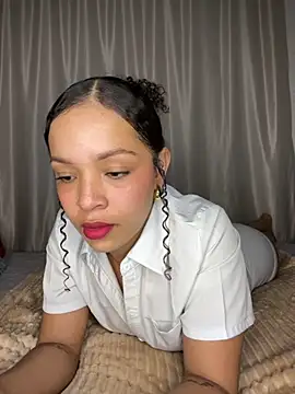 Snapshot of Yasmin777_ chatting on October 14, 12:46 am Yasmin777 online show from October 14, 12:46 am