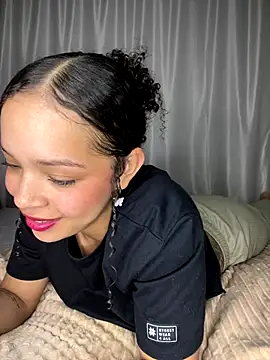 Yasmin777  online show from October 25, 3:25 am