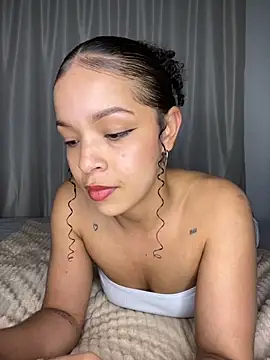 Snapshot of Yasmin777_ chatting on October 19, 11:51 pm Yasmin777 online show from October 19, 11:51 pm