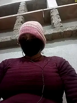 USER-MAYA online show from December 5, 4:30 pm