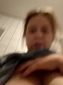 butterfly2222 online show from November 6, 1:55 am