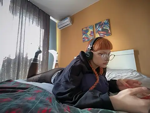 mia  yui online show from March 11, 9:35 am