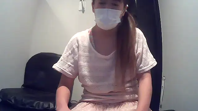Snapshot of SAKI_saki_01 chatting on October 5, 7:02 am SAKI saki 01 online show from October 5, 7:02 am