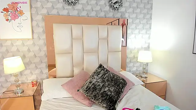 Sasha  sims   online show from September 11, 11:54 am